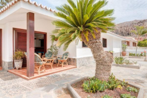 Chalet Umbelina con jardin y vista al mar